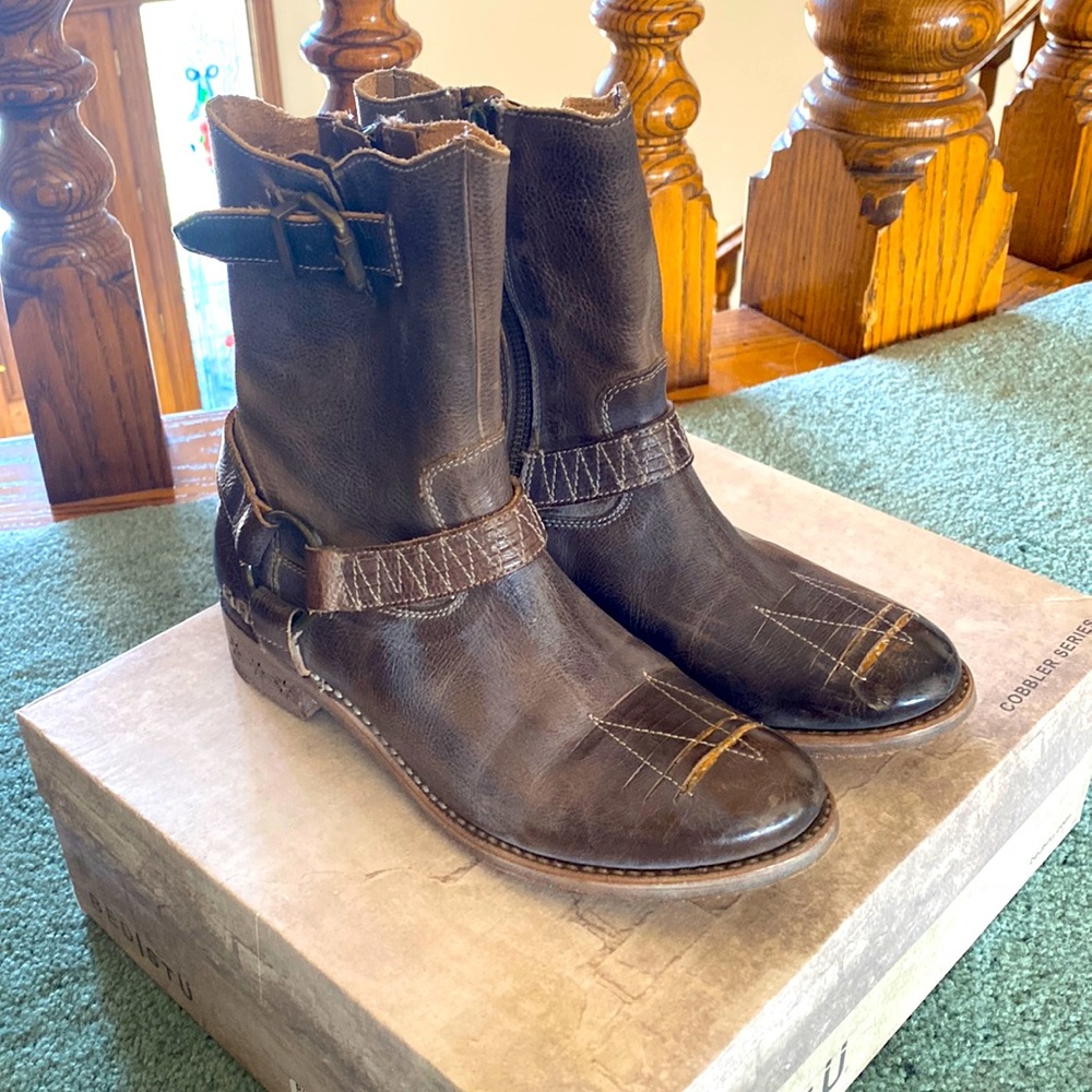 Bed stu boots 7.5. Worn twice. great l condition. Brown w/vint tone